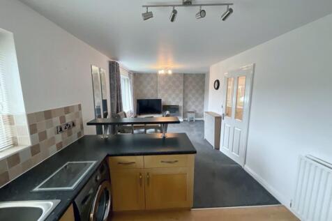 KITCHEN/LIVING ROOM