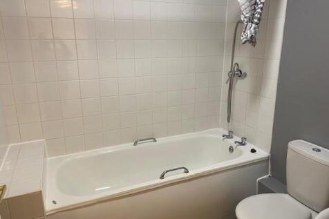 Bathroom 3.jpg