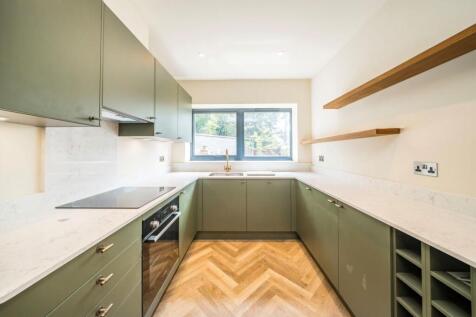 2 bed end terrace to rent Church Road, London W7.
