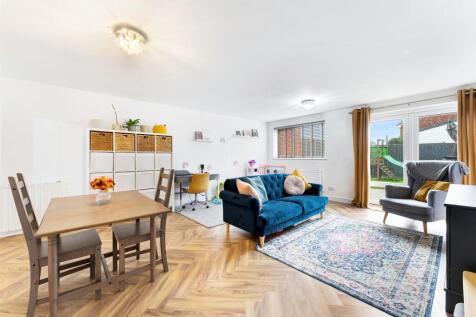 Lakeside View-Living room