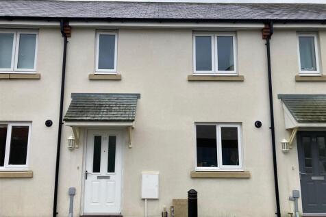 15 Fairfields Front Exterior photo.jpg