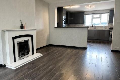 Ruskin Avenue, Stratton St Margaret, Swindon, Wiltshire, SN2 photo 3