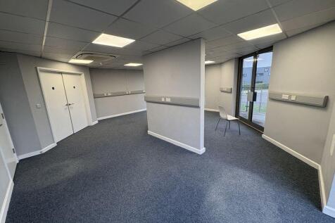 OFFICE SUITE WITH EXCELLENT ROAD LINKS TO LET photo 5
