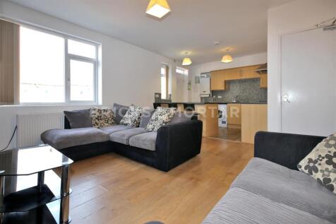 1-bed flat on (HOUSE SHARE - BILLS INCLUDED) 19A Fifth Avenue, Heaton, Newcastle Upon Tyne,NE6, £575/mo