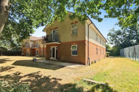 Farnborough, GU14 - property photo