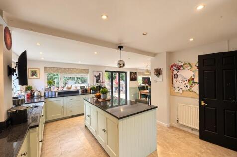 Withy Way - kitchen.jpg