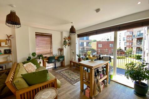 Living/dining area