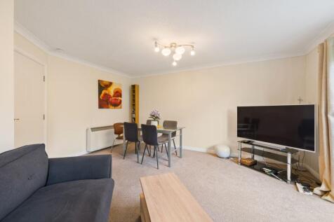 Lounge/ Dining Area