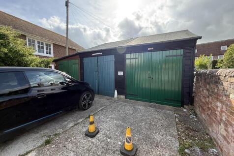 Garage Bosham.jpg