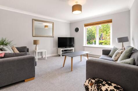2-bed parking on Iliffe Close, Reading, Berkshire, RG1, £1,400/mo