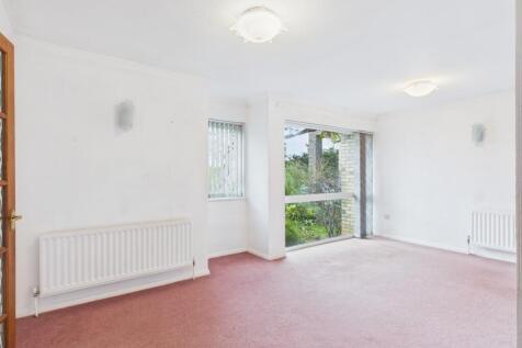 CAM02519G0-PR0374-STILL009