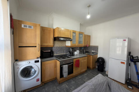 Spacious Three-Bedroom Flat to Rent ¿ Prime Too