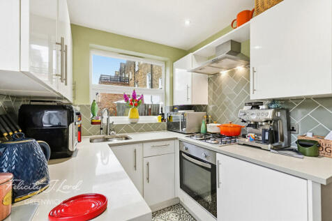 1 bed, 1 bath Apartment in London - Photo 5