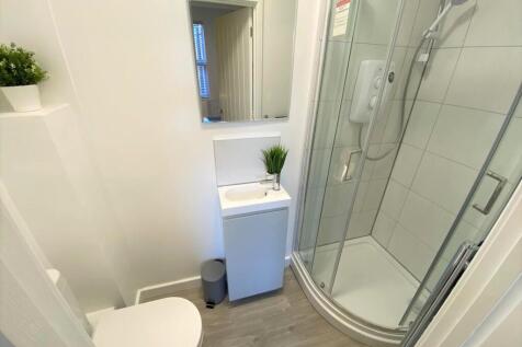 Ensuite Shower Room 4