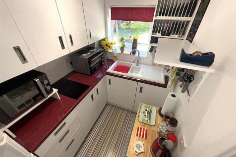 FITTED KITCHEN
