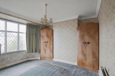 10 Mundon Gardens, Ilford, IG1 4AH