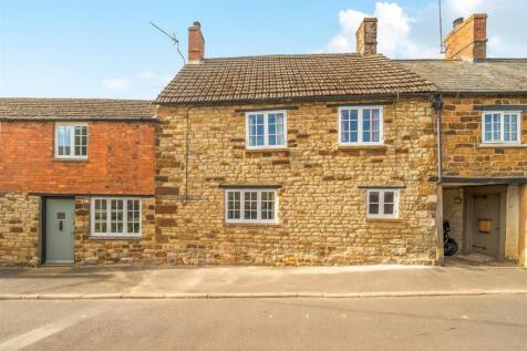 12 Church Street, Pattishall (15) cr.jpg