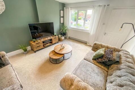 Living Room (2).jpg