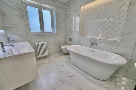 master ensuite.jpg