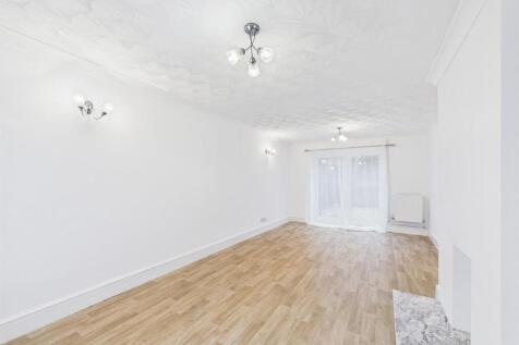 NN18, Lundy Avenue, Corby photo 3