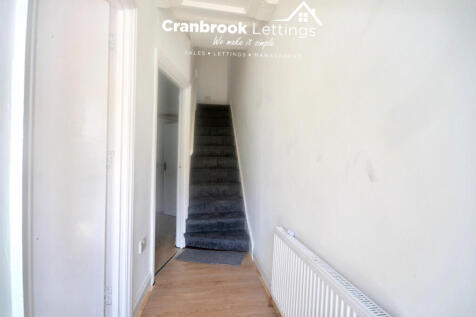 4 bed terraced house to rent Henley Road, Ilford 