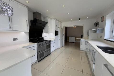 The Headlands, Northampton NN3 photo 4