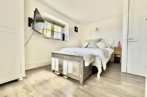 COTTAGE BEDROOM TWO.jpeg