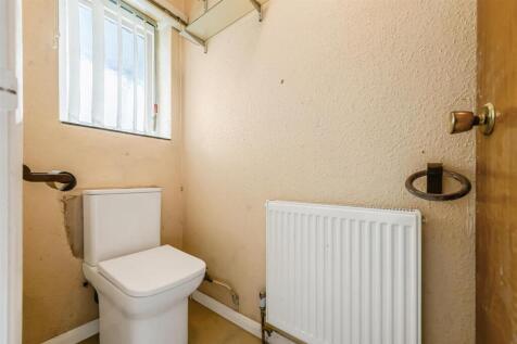 Faversham Avenue, North Chingford, E4 photo 4