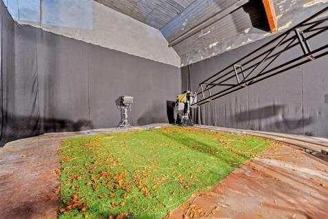 STUDIO 1