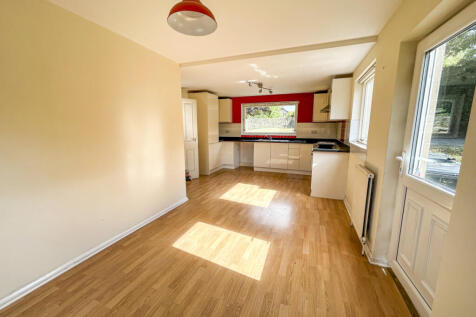 Detached 4 Bedroom House