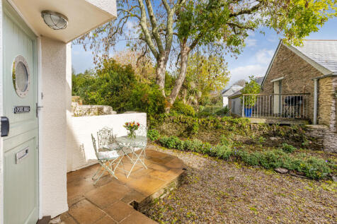 3 Front Looking Out Porthole Baileys Meadow Stoke 