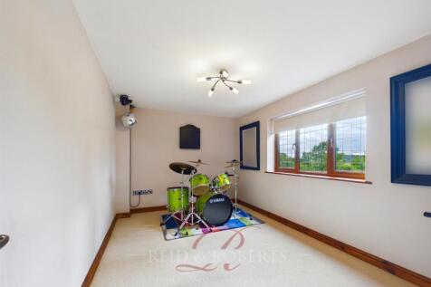 CAM05148G0-PR0254-STILL025.jpg
