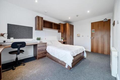 Pen f3 accessible bedroom desk 6763755e2744b-12268