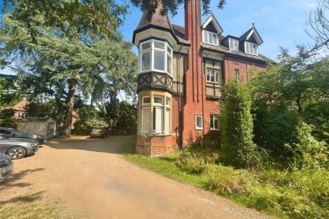 Studio flat on Cranley Road, Guildford, Surrey, GU1, £1,175/mo