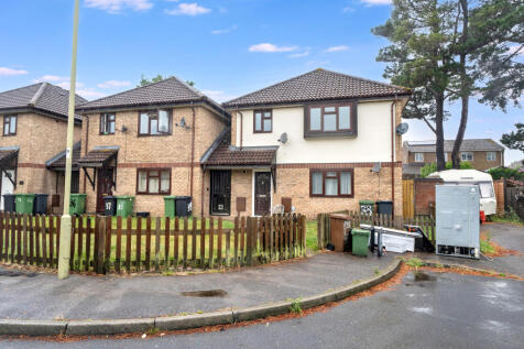Flat 39, Loweswater Gardens, Pinewood Village, Bordon, GU35 0NT