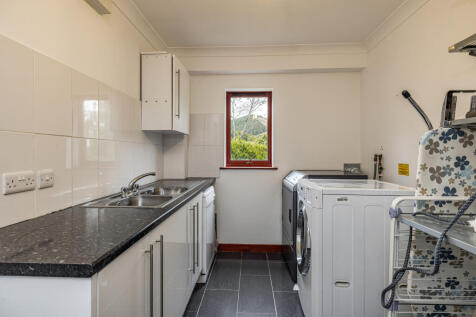 8 bed, 8 bath Detached in Leeds - Photo 19