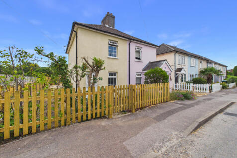 Charming Two-Bedroom Cottage in the Heart of Wars