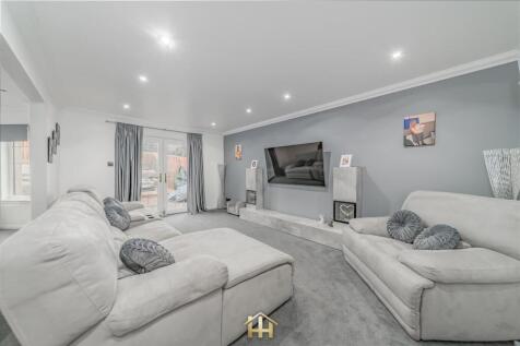 136 WILLIAM FITZGERALD WAY DUNDEE 151225 EDIT (48 