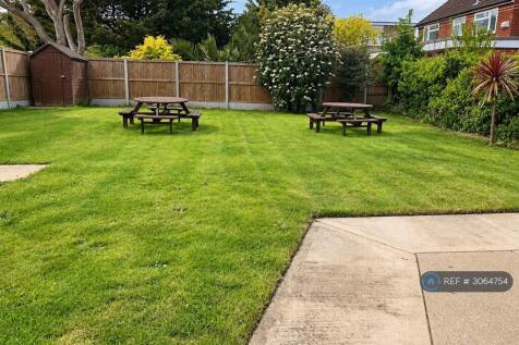 Grassed Shared Garden 6 Luton 