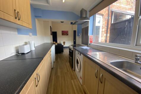 Sincil Bank // 3 Bed & 2 Bath // July 2027 photo 3