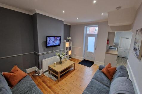 43 Living Room .jpg