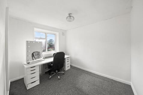 2 bed, 1 bath Terraced in bristol - Photo 11