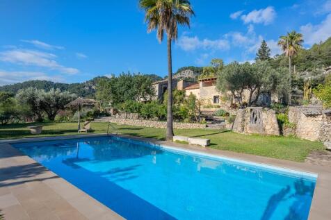 Exterior and Pool