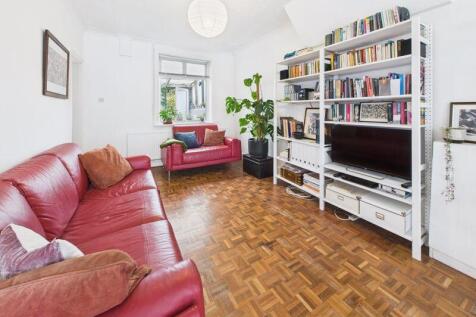 LOUNGE / DINING ROOM