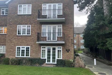 2-bed flat on Myrtleside Close, Northwood, £1,900/mo