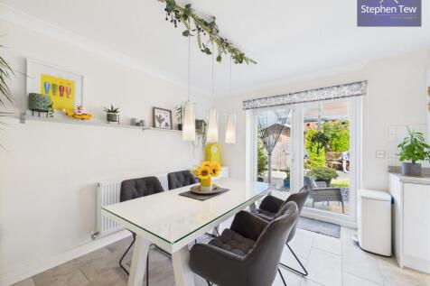 Kitchen/ Dining Room