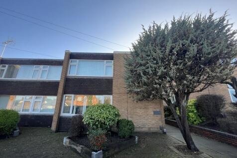 2-bed flat on Farnham Court, Bond Lane, LE12, £795/mo