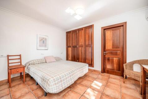 H2 Bedroom (2)