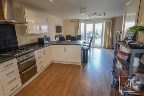KITCHEN/DINER: