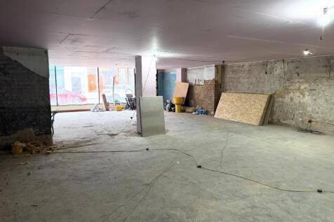 Retail Property (high street) to rent Image 5